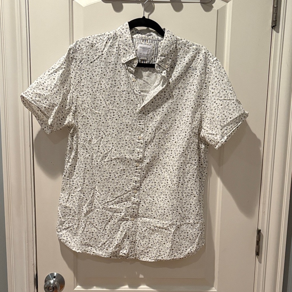 Denim & Flower Men's White Short-Sleeve Floral Button-Up Shirt